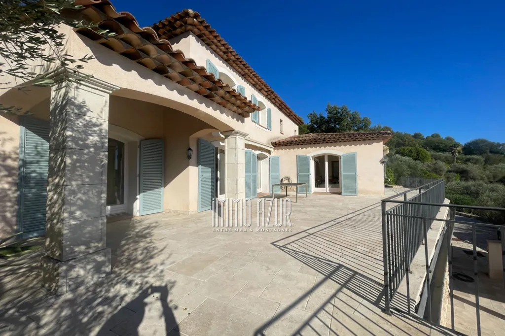 Extérieur - Villa Récemment Construite avec Piscine à Proximité des Collines