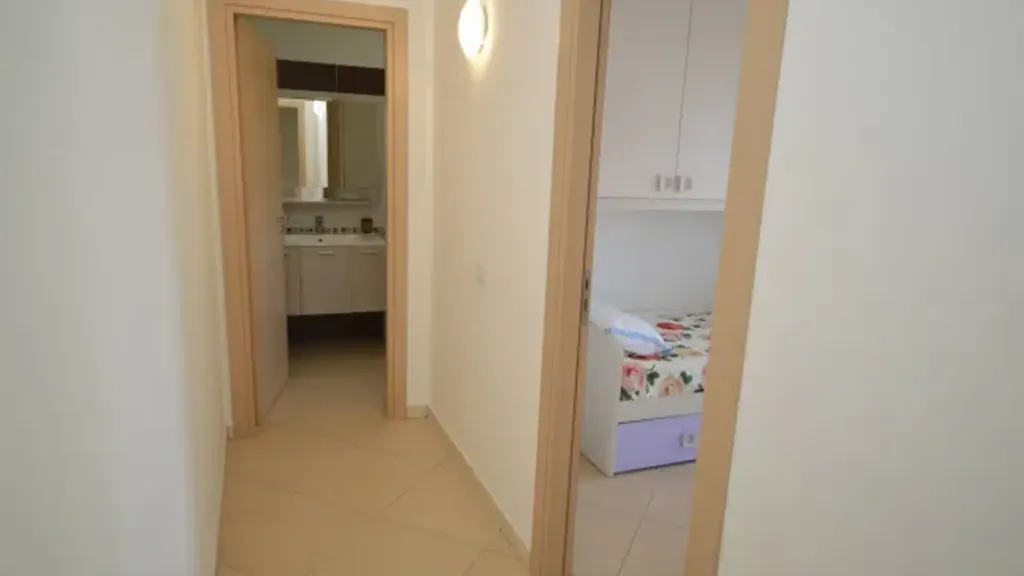 Magamistoad - Four-Room Apartment with Balcony in Crosia