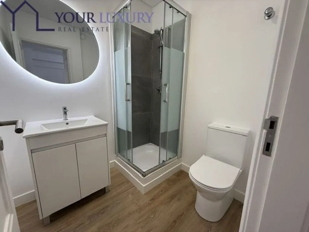 Vannitoad - Remodelled T3 Apartment with Metro Access in Lisbon