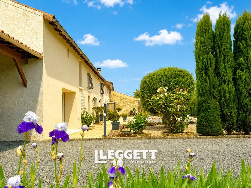 Extérieur - Maison en Pierre avec Piscine à Marnes