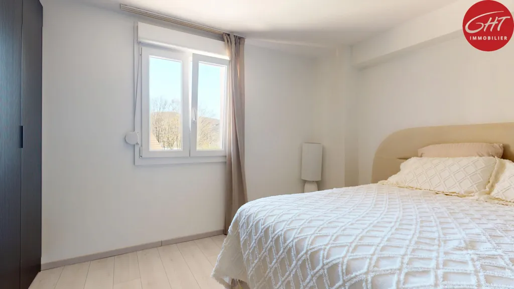 Chambres - Appartement T5 avec Terrasse à Châteaufarine