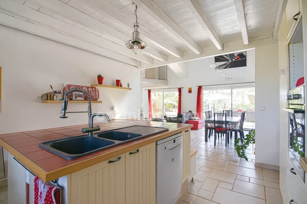 Cuisine - Maison Contemporaine avec Piscine sur les Hauteurs d'Auch