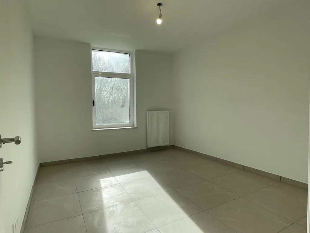 Pièces - Appartement Neuf 3 Chambres avec Bureau à Proximité des Commodités