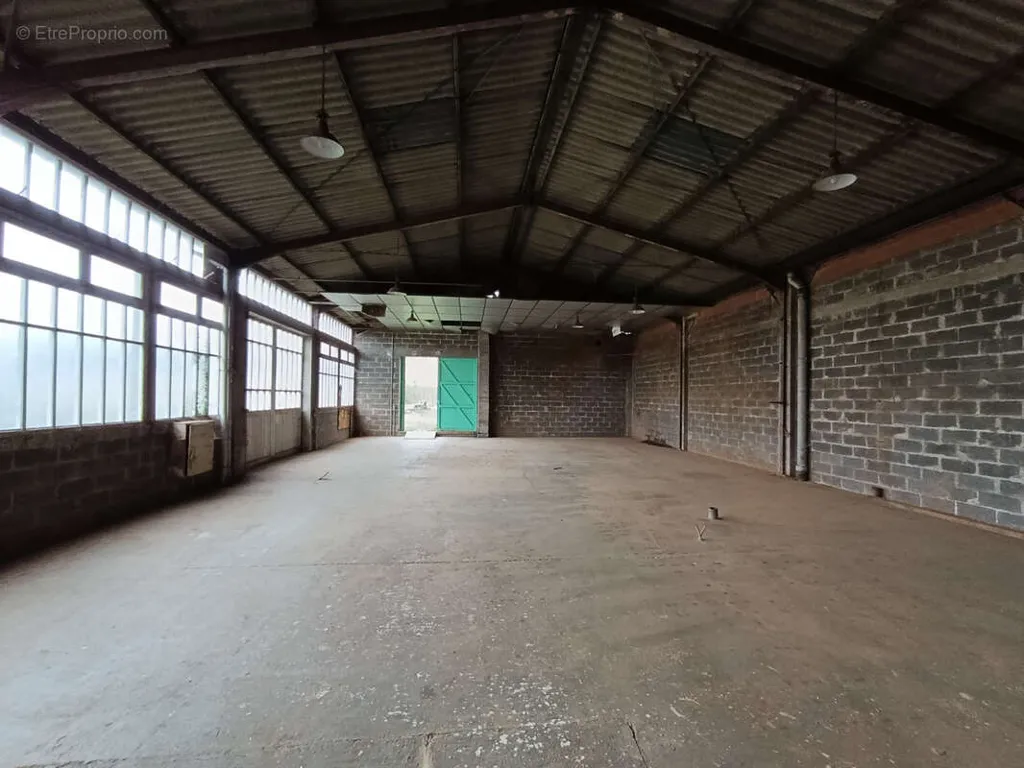 Garage - Artisanal Complex with Storage in Mainvilliers
