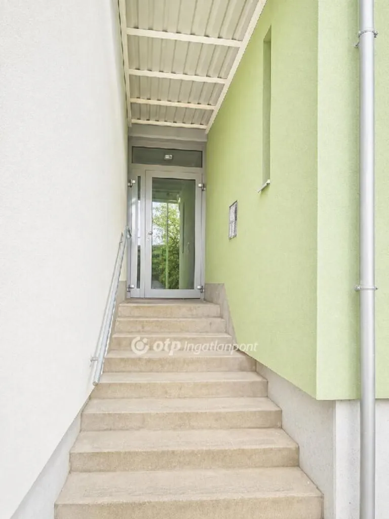 Pièces - Modernised Flat with Balcony in Budapest 10th District
