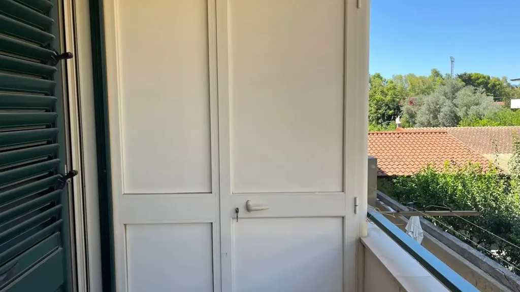 Balcone - Three-Bedroom Flat with Balconies in Siderno