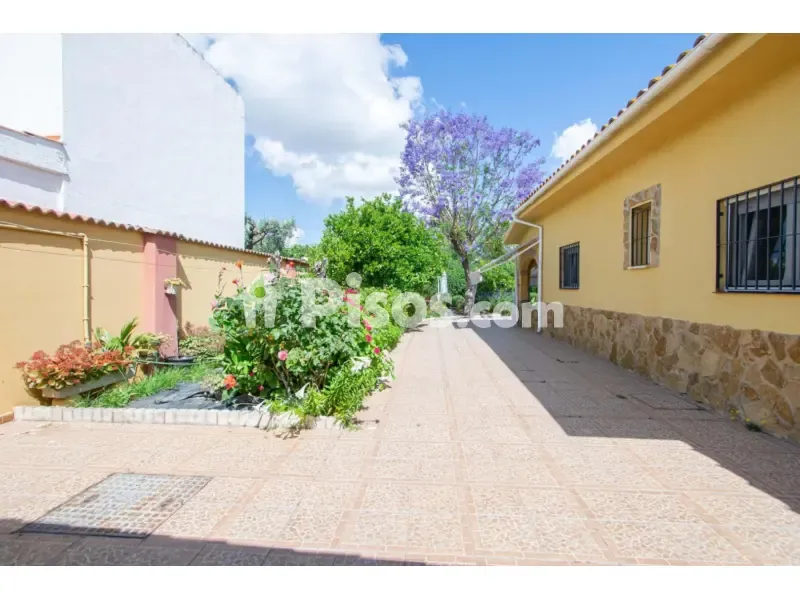 Aed - Chalet with Extensive Garden in Nuevo Bulevar