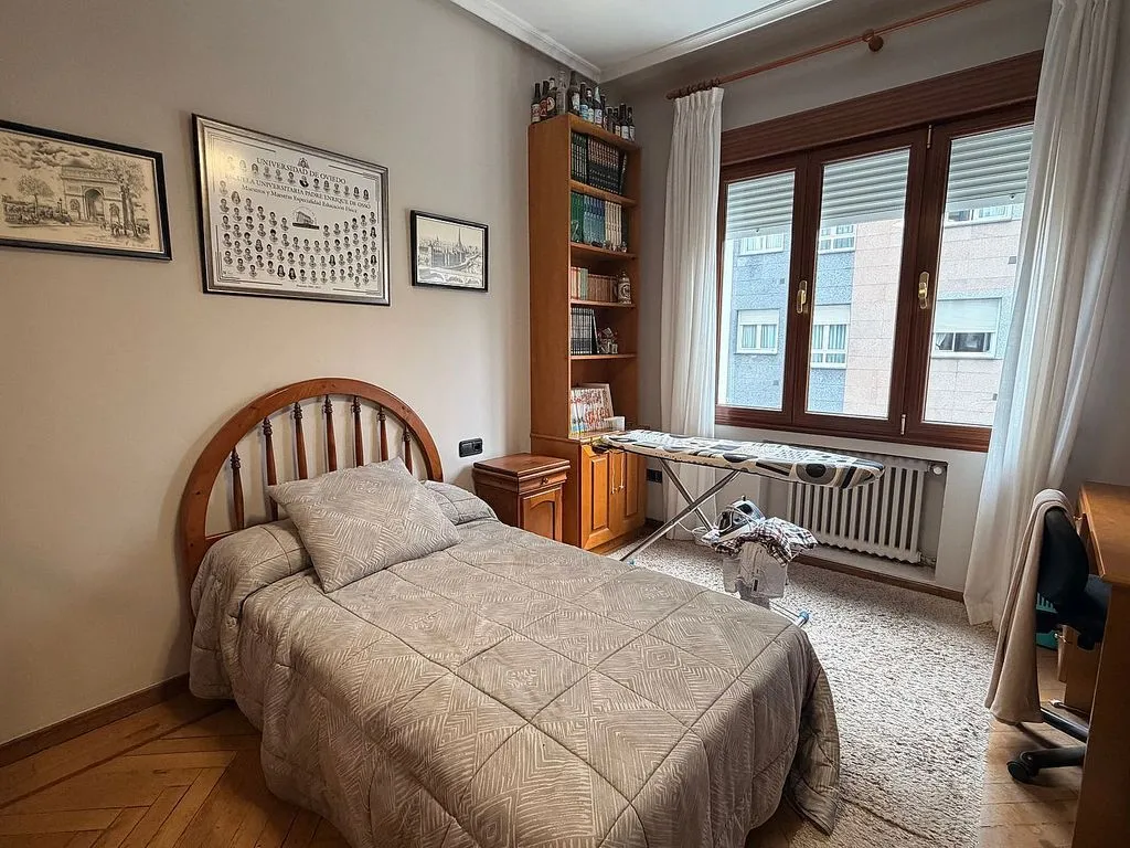 Camere da letto - Spacious Apartment with Dual Entrances in Mieres
