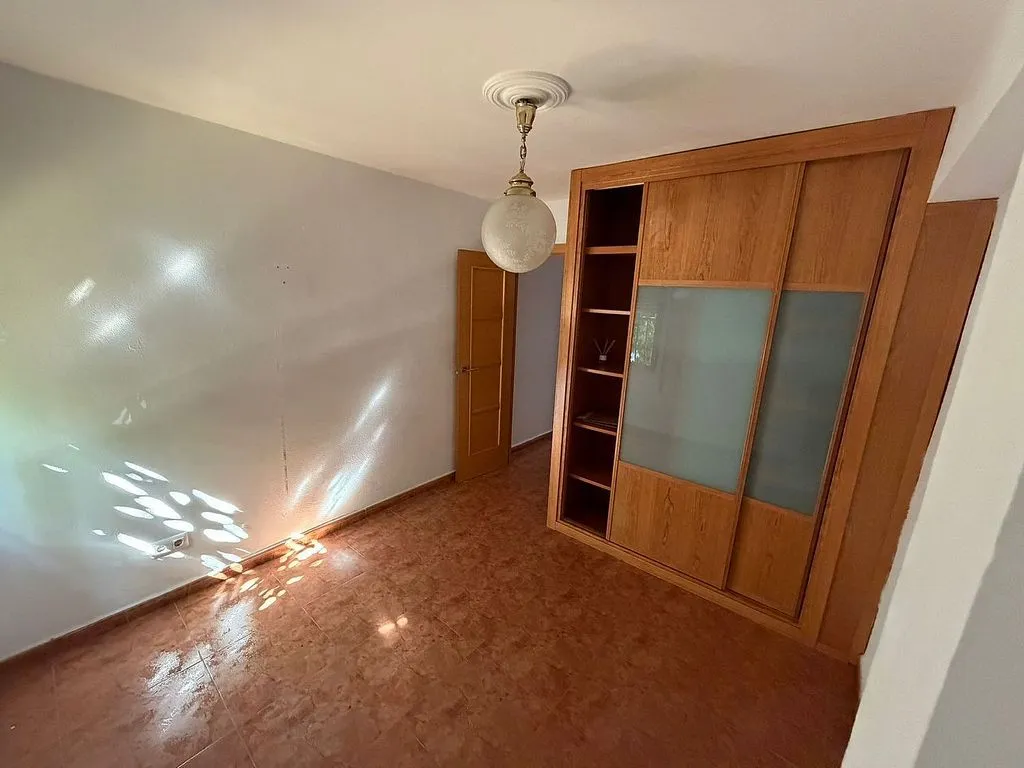 Stanze - 3-Bedroom Flat with Private Patio in Rochelambert