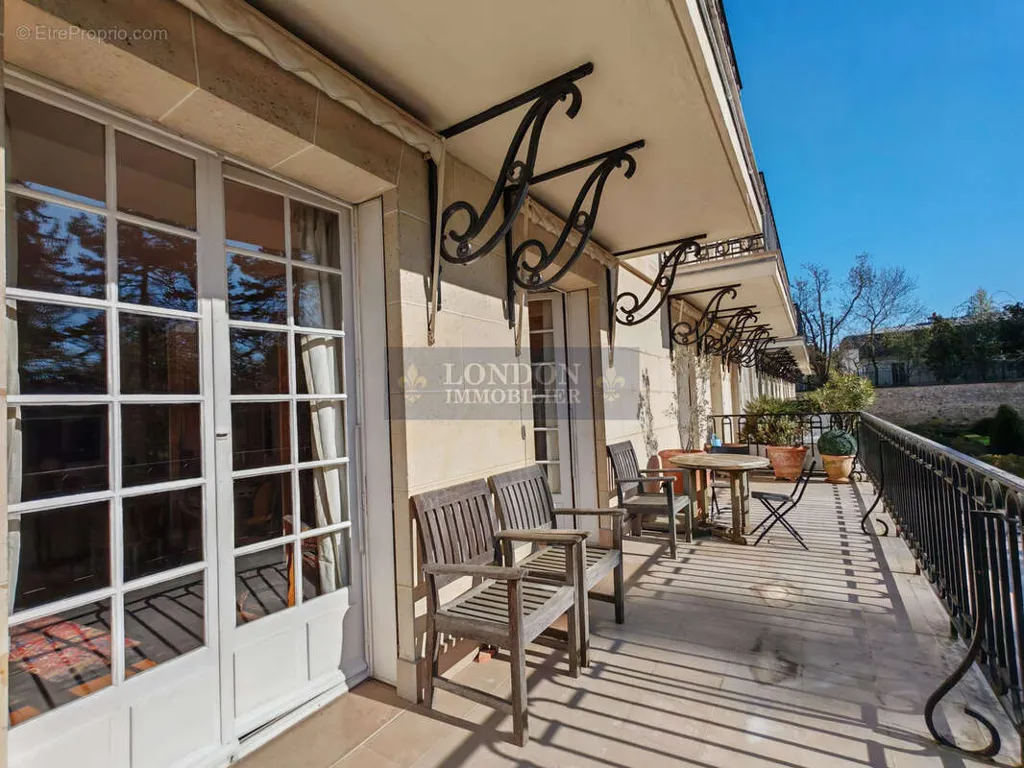 Balcon - Appartement Haut de Gamme avec Terrasse à Versailles