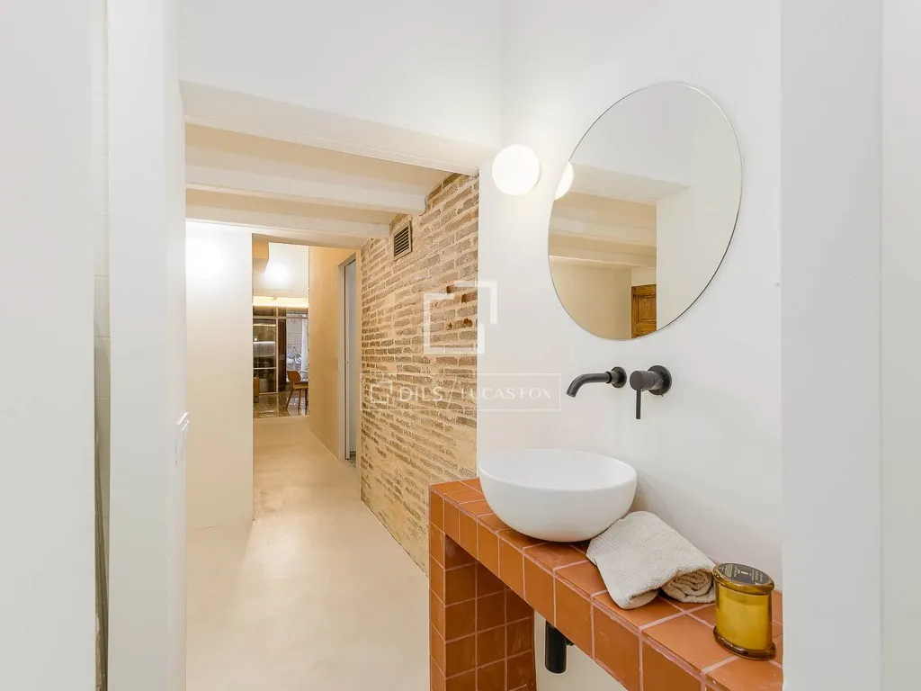 Salles de bain - Renovated Apartment with Mezzanine in Eixample, Barcelona