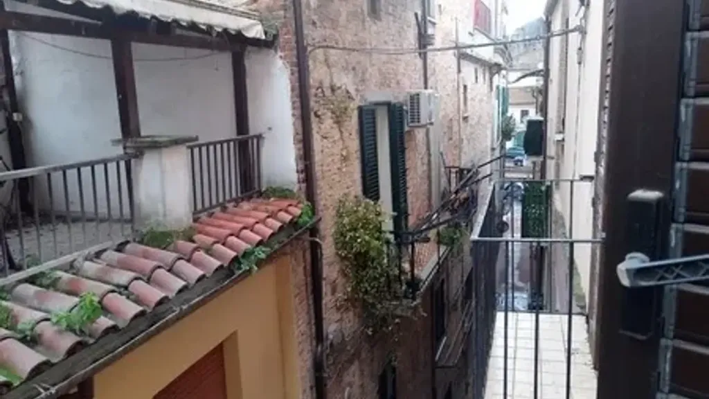 Aed - 4-Storey House with Panoramic View in Lanciano