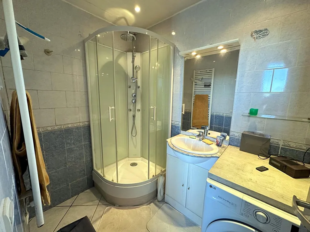Bagni - 2-Bedroom Flat with Parking in Le Heaulme