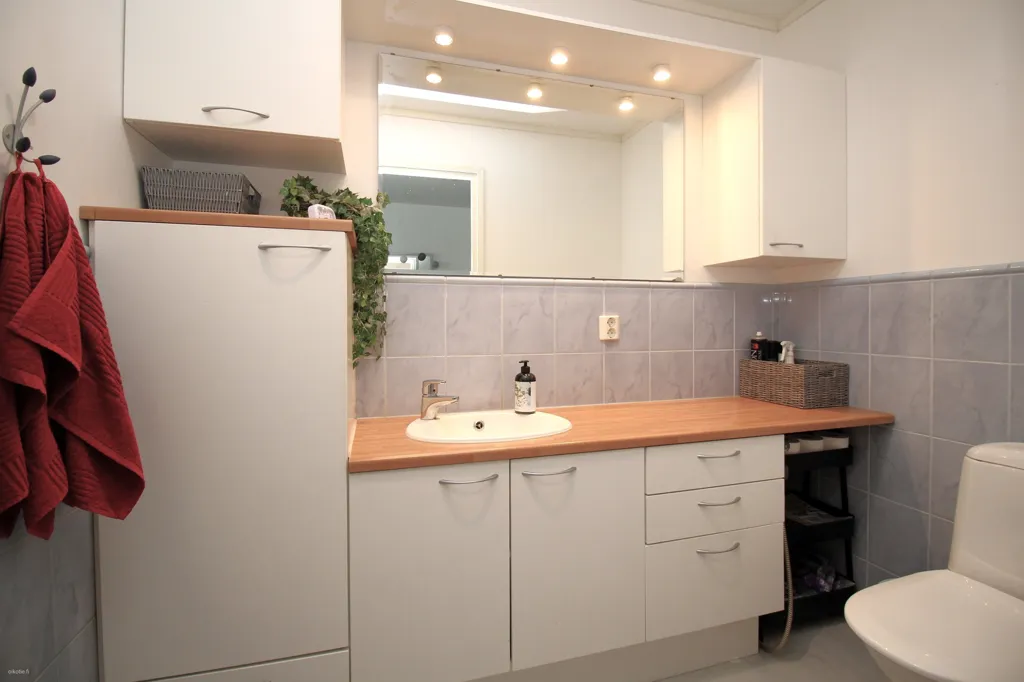 Bathrooms - Spacious Detached House with Garden in Heinola
