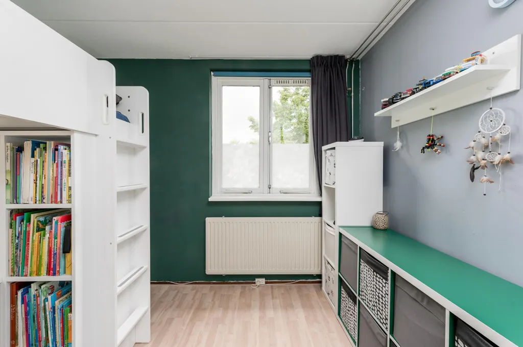 Magamistoad - Spacious 5-Bedroom House with Deep Garden in Almere