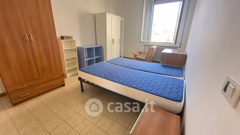 Chambres - Four-Bedroom Apartment with High Ceilings in Parma