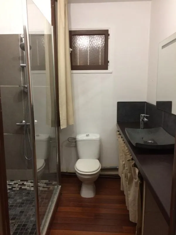 Bagni - Charming 2-Bed Apartment in Chantilly Centre