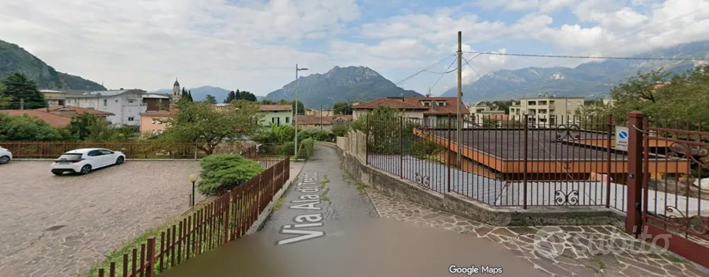 Single Room with Terrace and Garden in Lecco