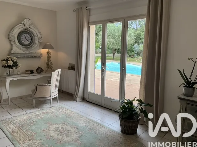 Piscine - Maison Traditionnelle avec Piscine à Labastide-de-Virac