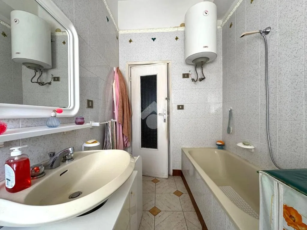 Salles de bain - 4-Room Apartment with Balcony in Sassari