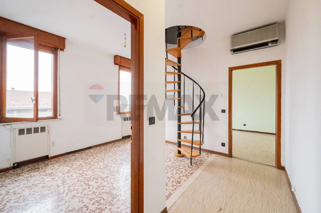 Elutuba - Spacious Apartment with Panoramic View in Guastalla Centre