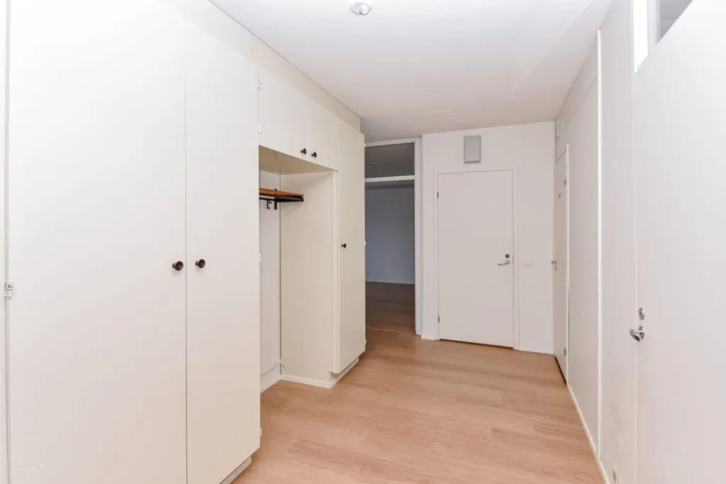 Toad - Top-Floor Flat with Balcony in Mikkola