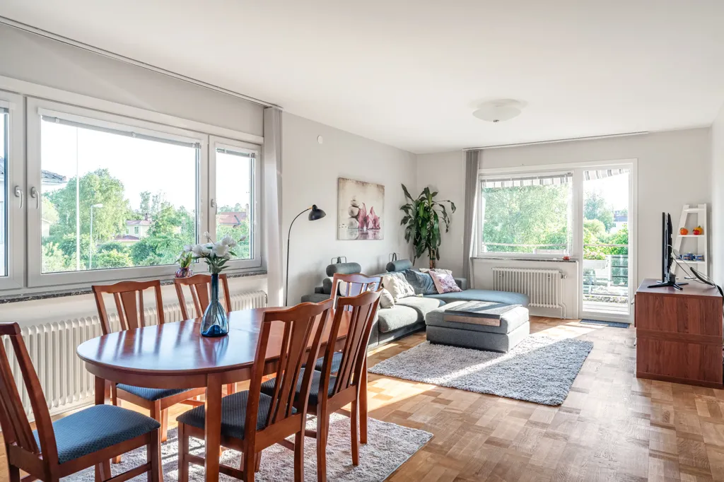 Elutuba - Representative Villa with Pool in Edsviken, Sollentuna