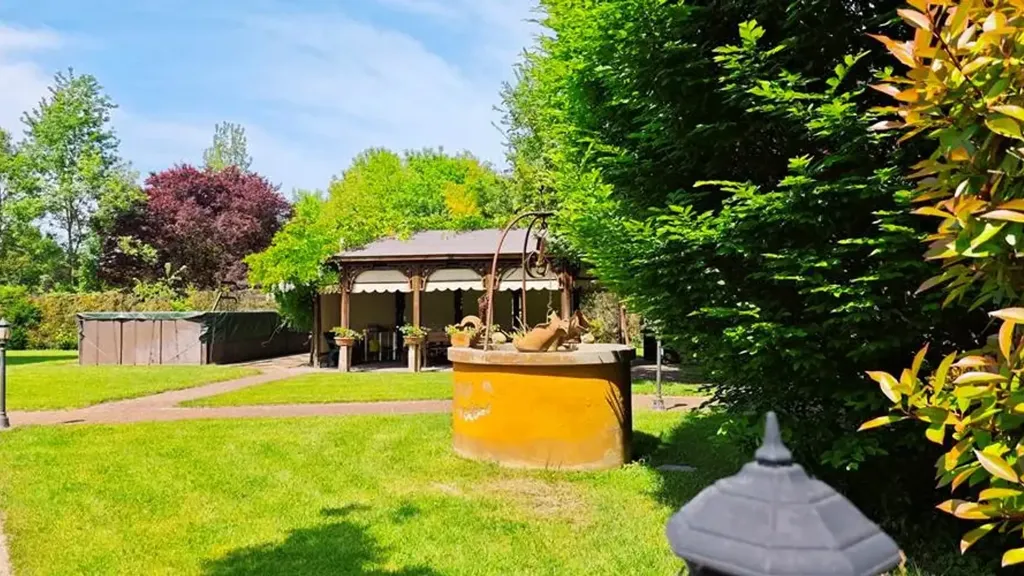 Garden - Villa with Pool and Garden in Correggio