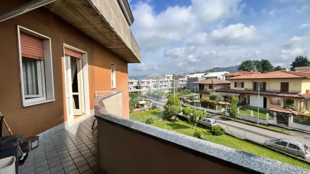Balcon - Spacious 2-Bedroom Flat with Balcony in Erbusco