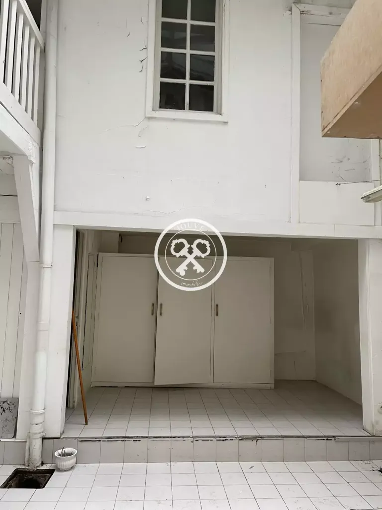 Garden - Commercial Building with Courtyard in Troyes Centre