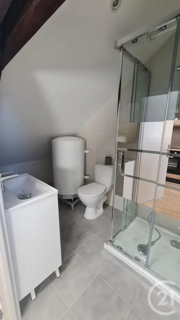 Salles de bain - Appartement Mansardé Refait à Neuf à Montluçon