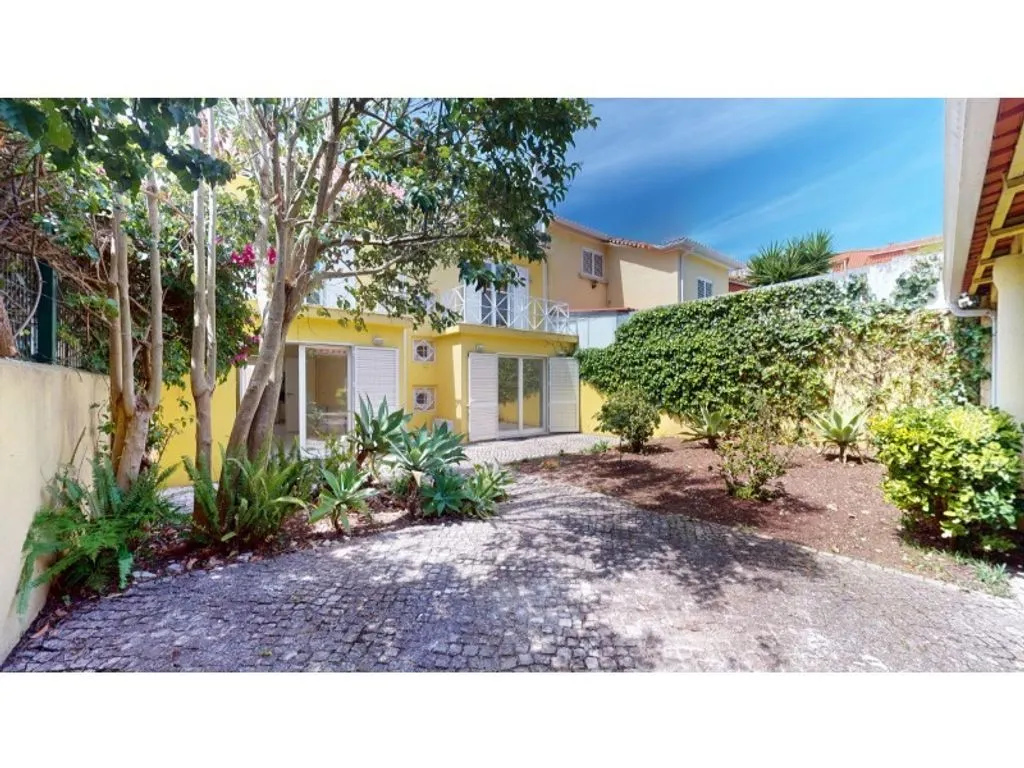 Aed - Luxury Semidetached House with Garden in Belem