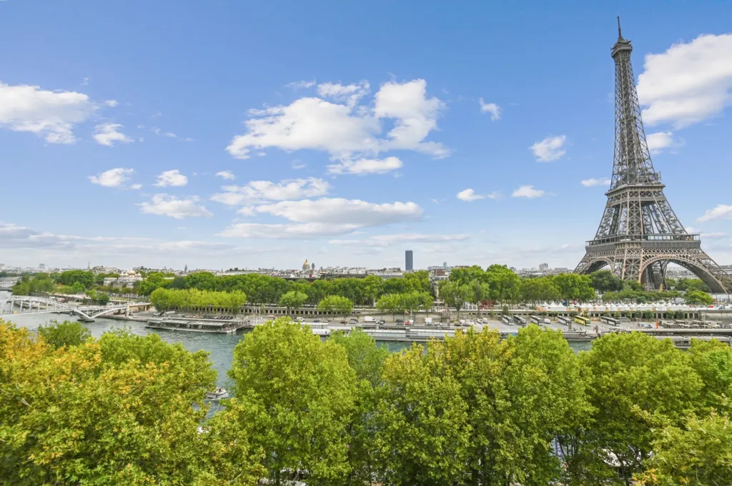 Appartement de Luxe avec Vue Tour Eiffel à Paris 16
