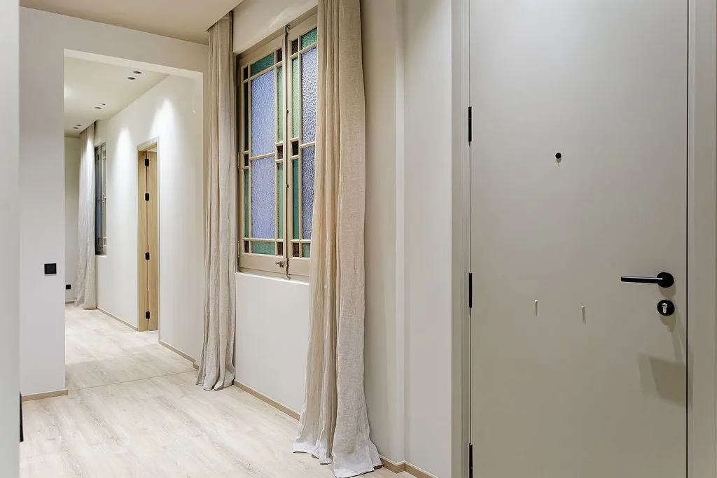 Entrée - Refurbished Flat in Modernist Building, Barcelona