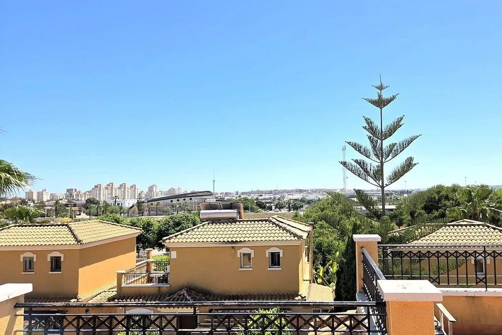 Terrasse - Semi-detached House with Pool in Nueva Torrevieja