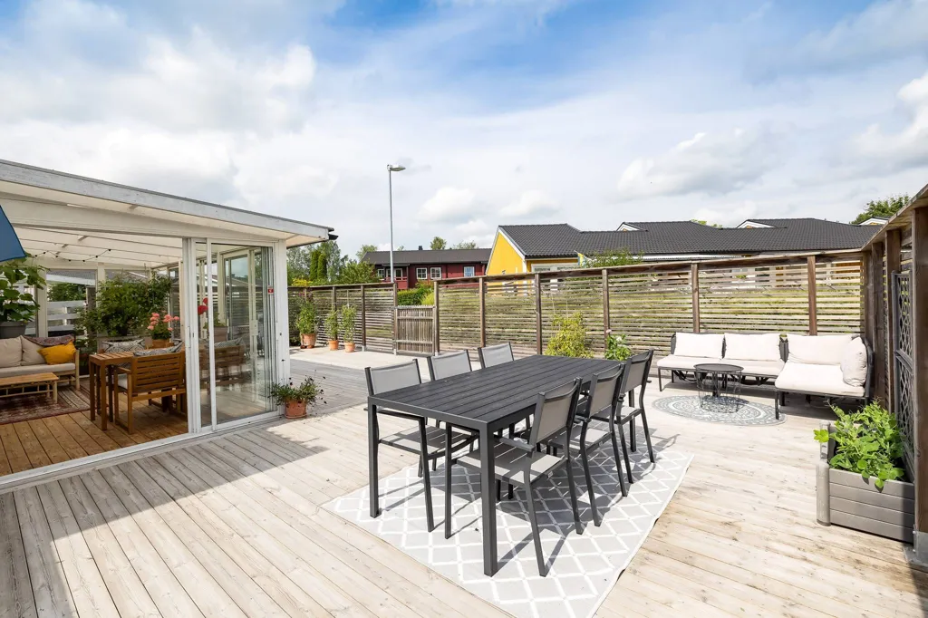 Terrass - Stylish Duplex with Garden in Hovsta
