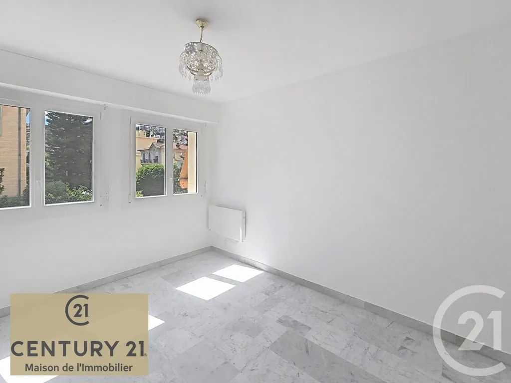 Rooms - 2-Bedroom Apartment with Balcony in Nice