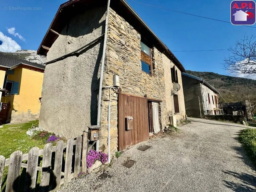 Maison 3 pièces à Tarascon-Sur-Ariege