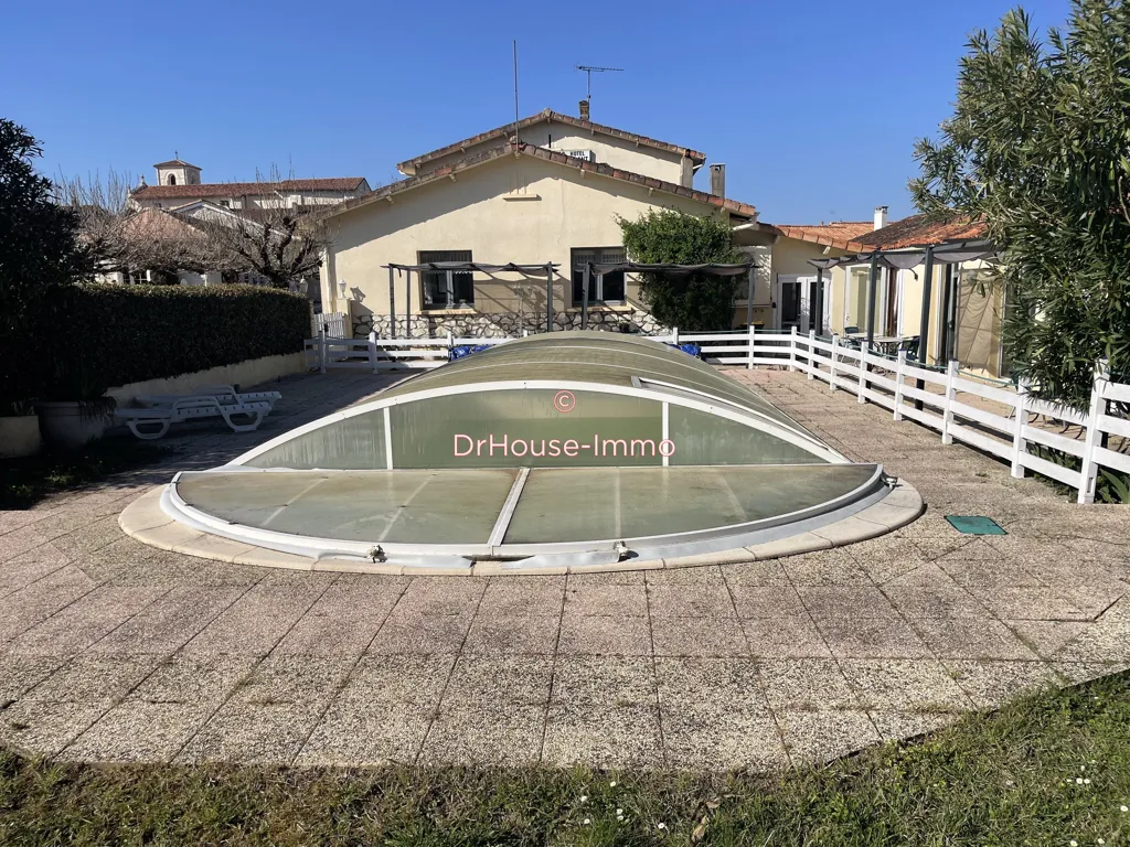 Bassein - Historic Hotel with Pool in Saint-Romain