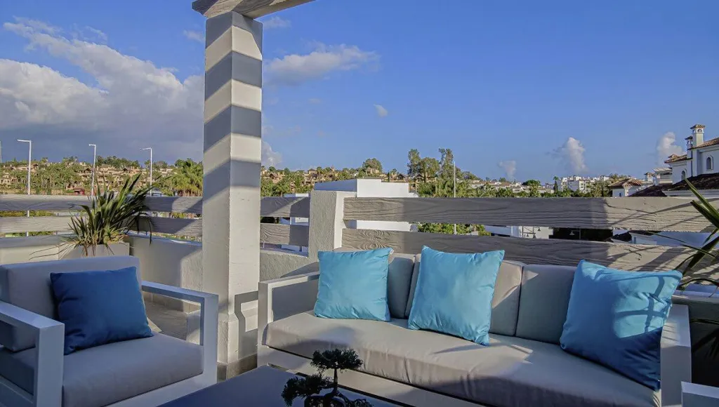 Terrasse - Townhouse with Golf Access in Estepona