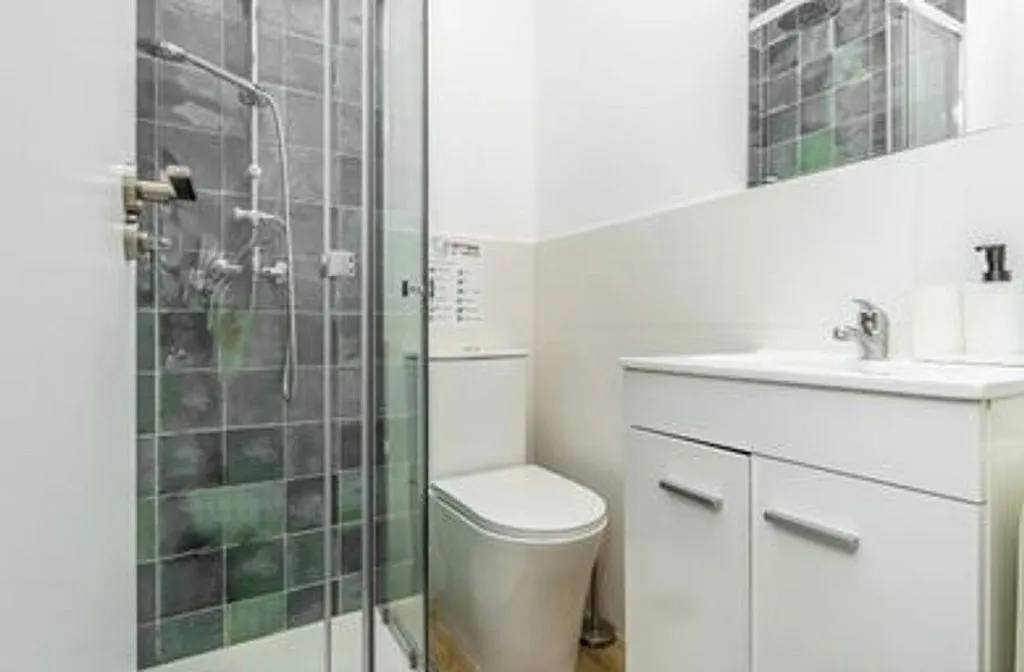 Bathrooms - Furnished Flat in Valladolid with Central Location
