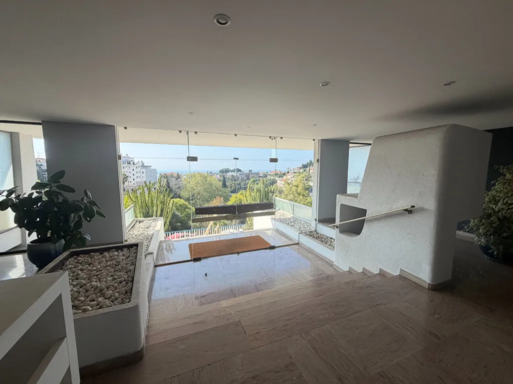 Elutuba - Renovated 2-Bed Apartment with Sea View in Cannes