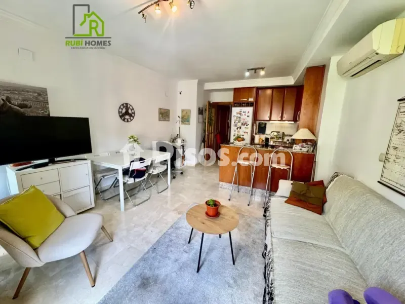 Séjour - Bright Apartment with Balcony Views in Granada
