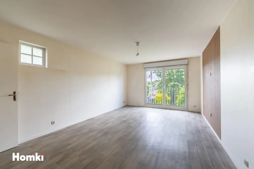 Toad - Bright 2-Bed Flat with Parking in Le Bourget