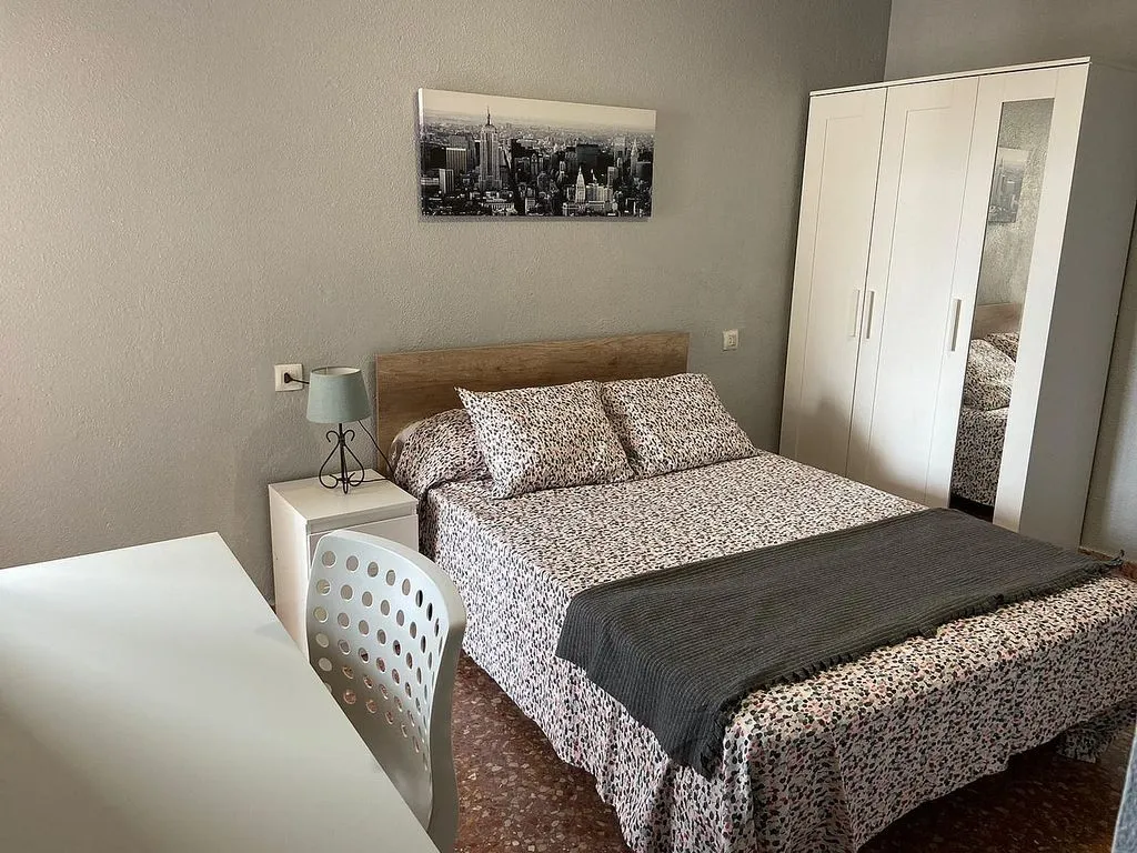 Student Flat with Balcony in Mestalla