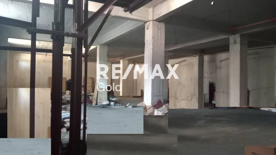 Pièces - Central Retail Space with Parking in Thessaloniki