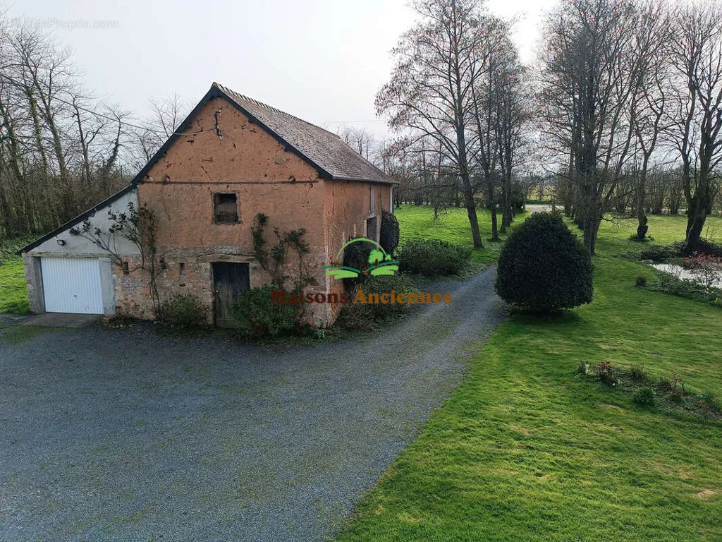 Vue aérienne - Maison Ancienne avec Parc Arboré à Isigny-sur-Mer