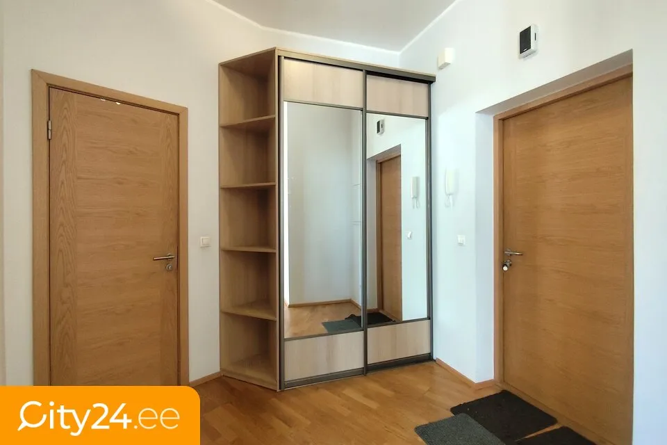 Esik - Spacious Apartment with High Ceilings in Riga Centre