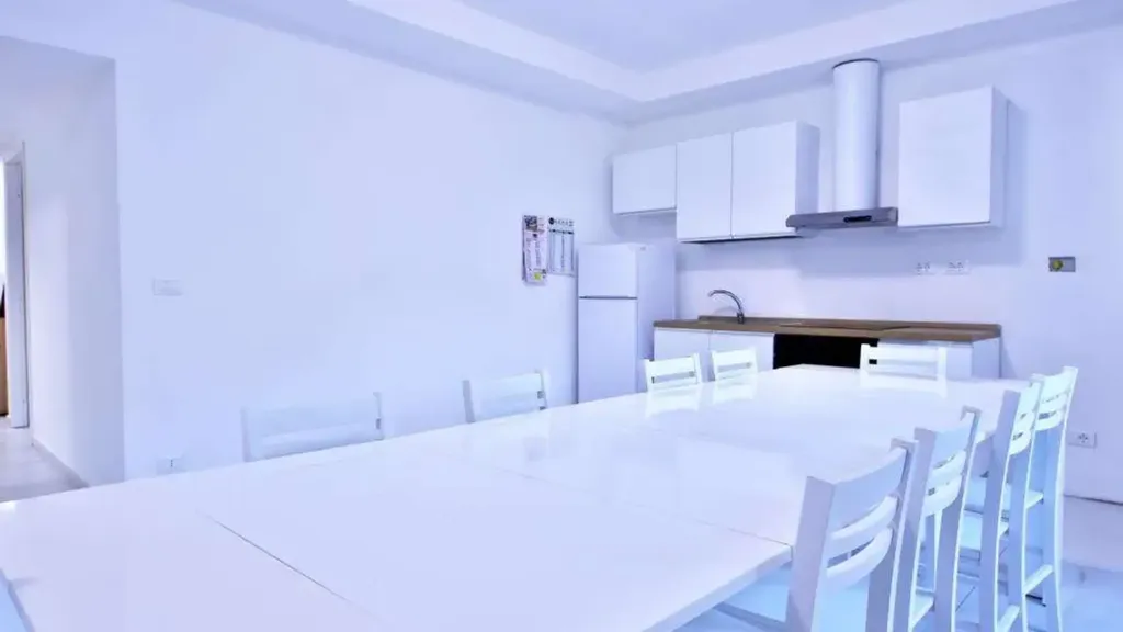 Söögituba - Rear-Facing Apartment with Sea Proximity in Genoa