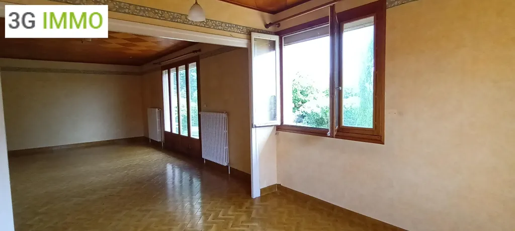 Rooms - 1970s House with Garage near Lyon